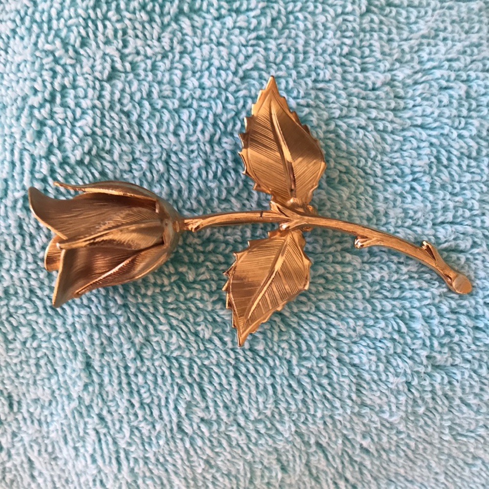 Gio Vanni Di Rocco Vintage Gold Toned 3-Dimensional Rosebud Brooch